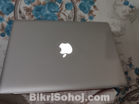 Apple MacBook